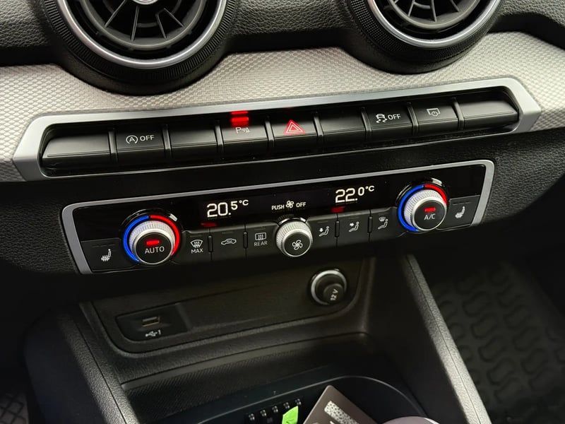 Photo de la voiture AUDI Q2 35 TFSI 150 S tronic 7 S line