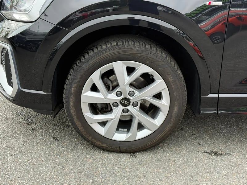 Photo de la voiture AUDI Q2 35 TFSI 150 S tronic 7 S line