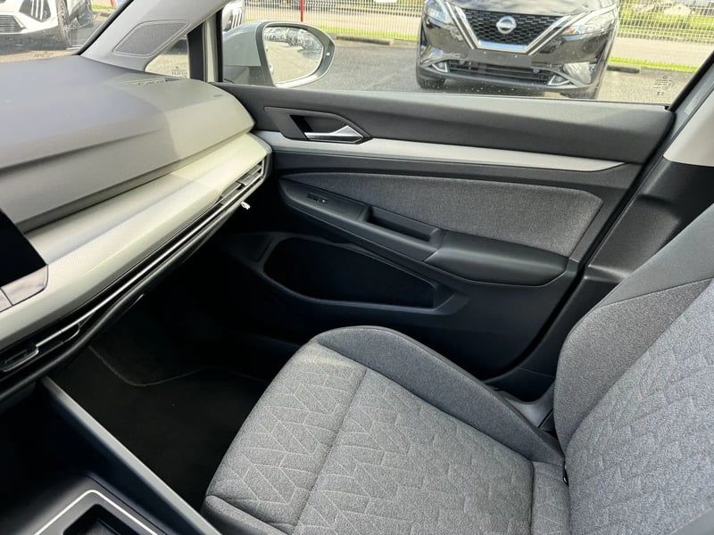 Photo de la voiture VOLKSWAGEN GOLF 2.0 TDI SCR 150 DSG7 Life Plus