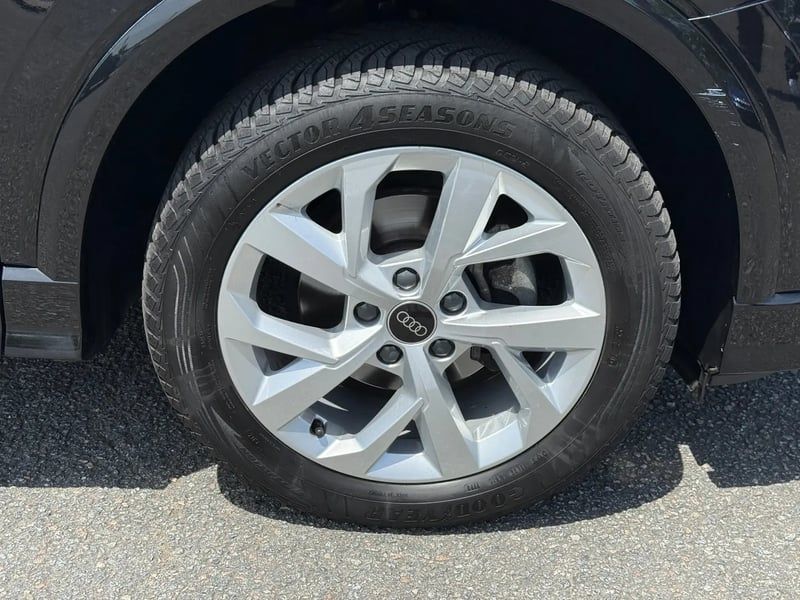 Photo de la voiture AUDI Q2 35 TFSI 150 S tronic 7 S line