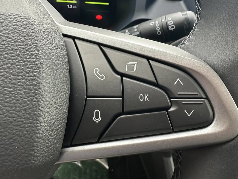 Photo de la voiture DACIA DUSTER Hybrid 140 4x2 Journey