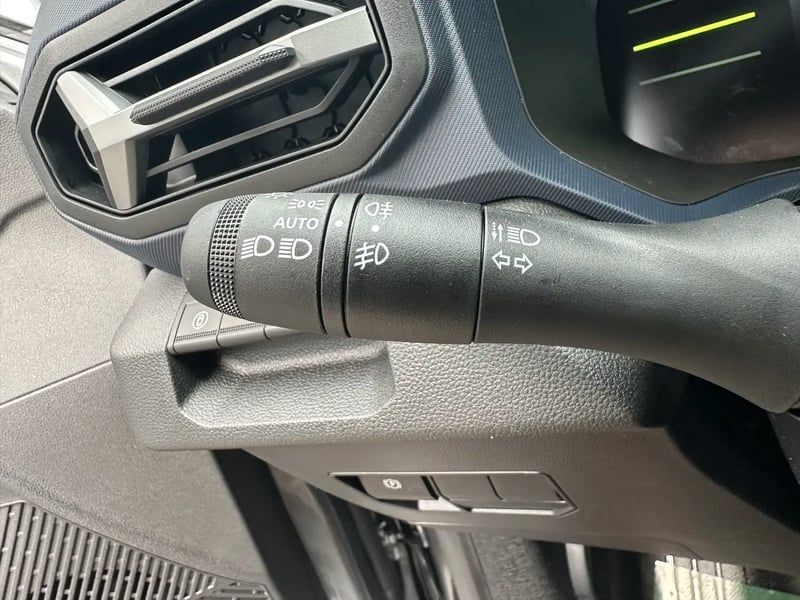 Photo de la voiture DACIA DUSTER Hybrid 140 4x2 Journey