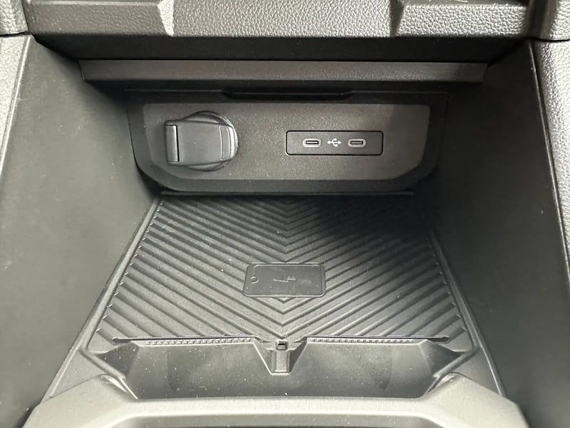 Photo de la voiture DACIA DUSTER Hybrid 140 4x2 Journey