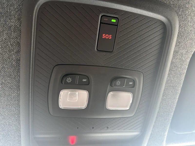 Photo de la voiture DACIA DUSTER Hybrid 140 4x2 Journey