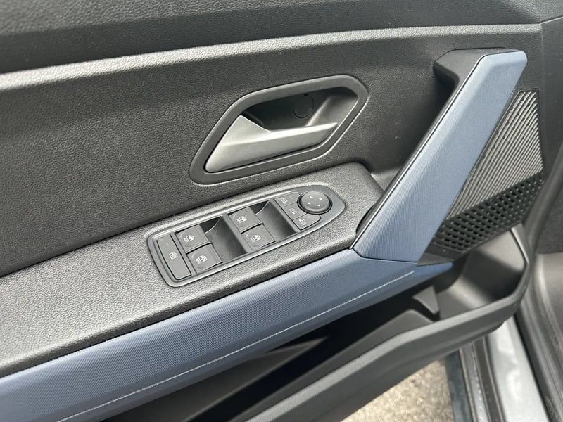 Photo de la voiture DACIA DUSTER Hybrid 140 4x2 Journey