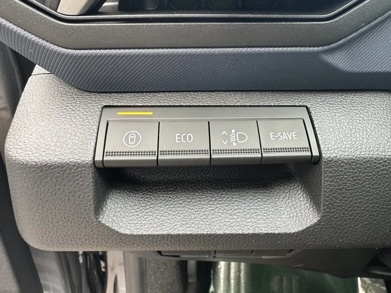 Photo de la voiture DACIA DUSTER Hybrid 140 4x2 Journey