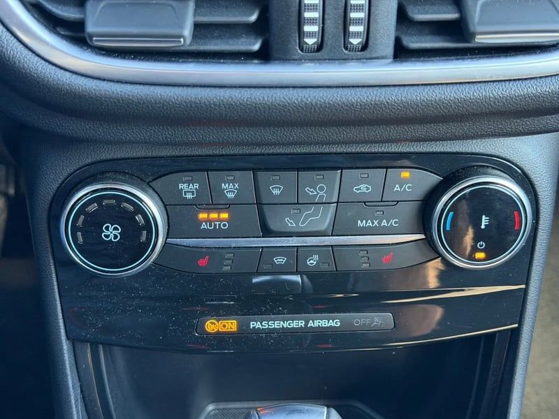 Photo de la voiture FORD PUMA 1.0 EcoBoost 155 ch mHEV S&S Powershift ST-Line