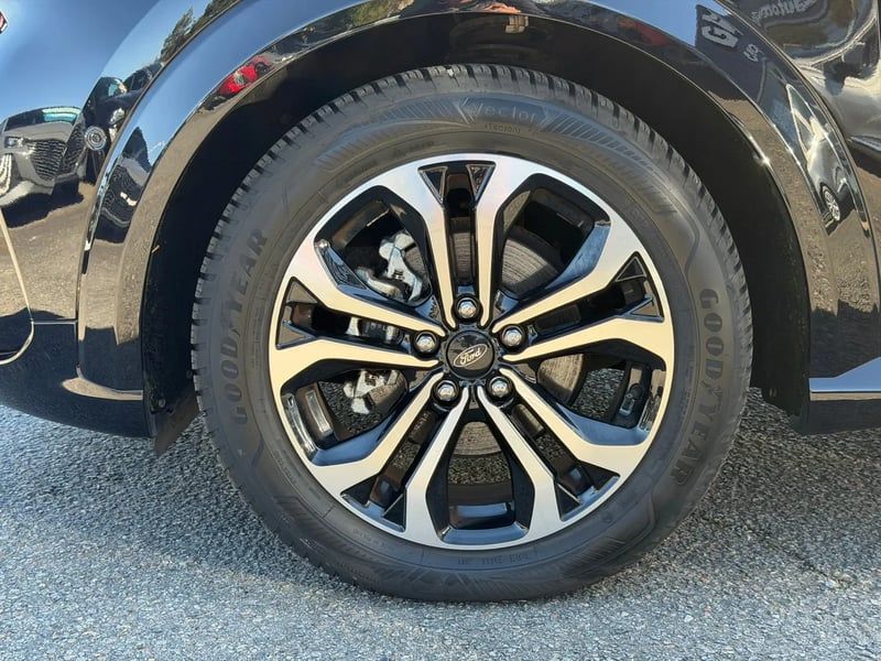 Photo de la voiture FORD PUMA 1.0 EcoBoost 155 ch mHEV S&S Powershift ST-Line