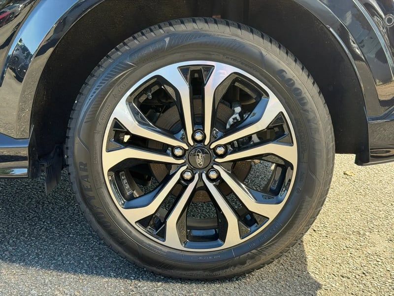 Photo de la voiture FORD PUMA 1.0 EcoBoost 155 ch mHEV S&S Powershift ST-Line