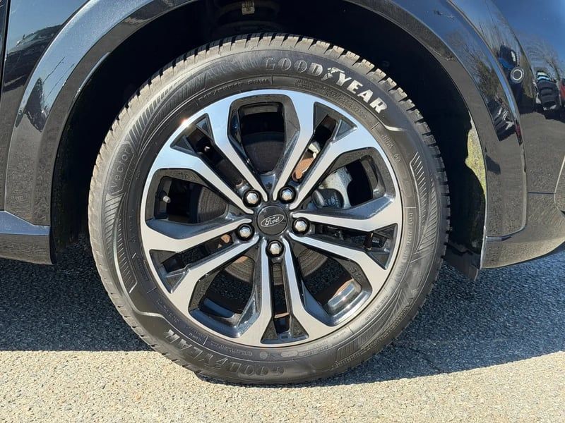 Photo de la voiture FORD PUMA 1.0 EcoBoost 155 ch mHEV S&S Powershift ST-Line