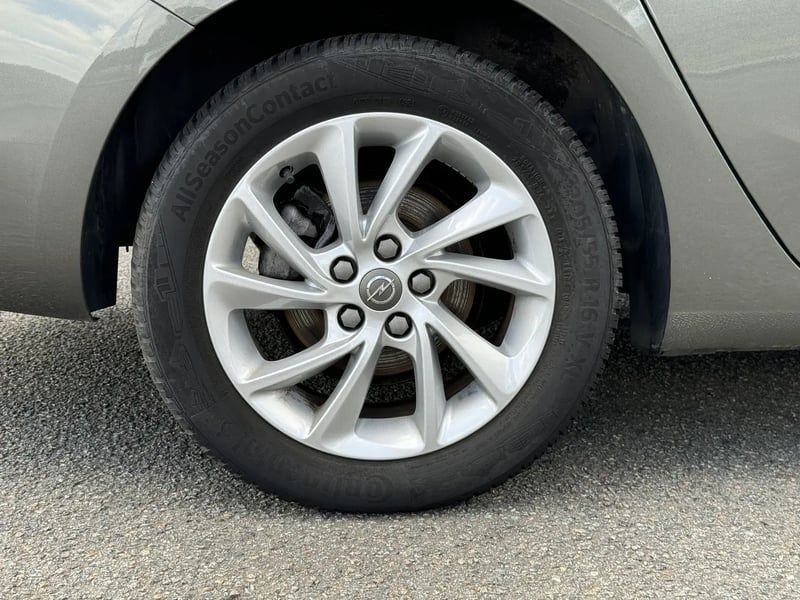 Photo de la voiture OPEL ASTRA SPORTS TOURER 1.2 Turbo 110 ch BVM6 Edition Business