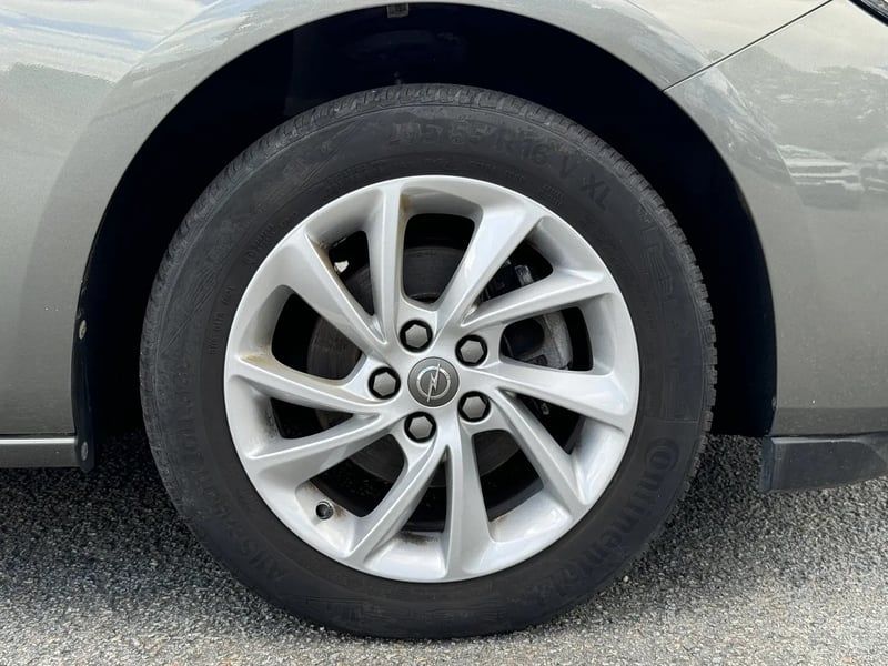 Photo de la voiture OPEL ASTRA SPORTS TOURER 1.2 Turbo 110 ch BVM6 Edition Business