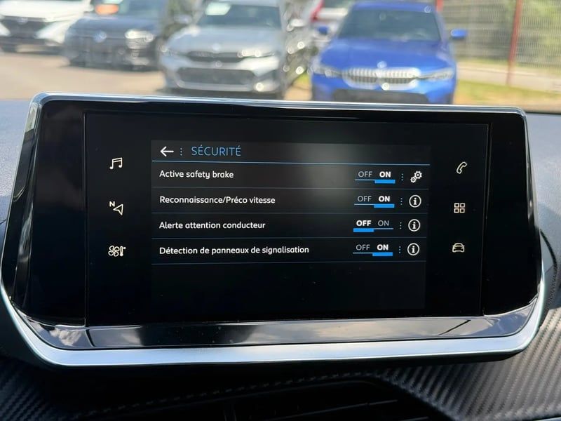 Photo de la voiture PEUGEOT 2008 BlueHDi 110 S&S BVM6 Allure Pack