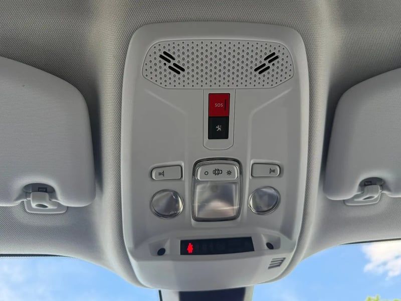 Photo de la voiture PEUGEOT 2008 BlueHDi 110 S&S BVM6 Allure Pack