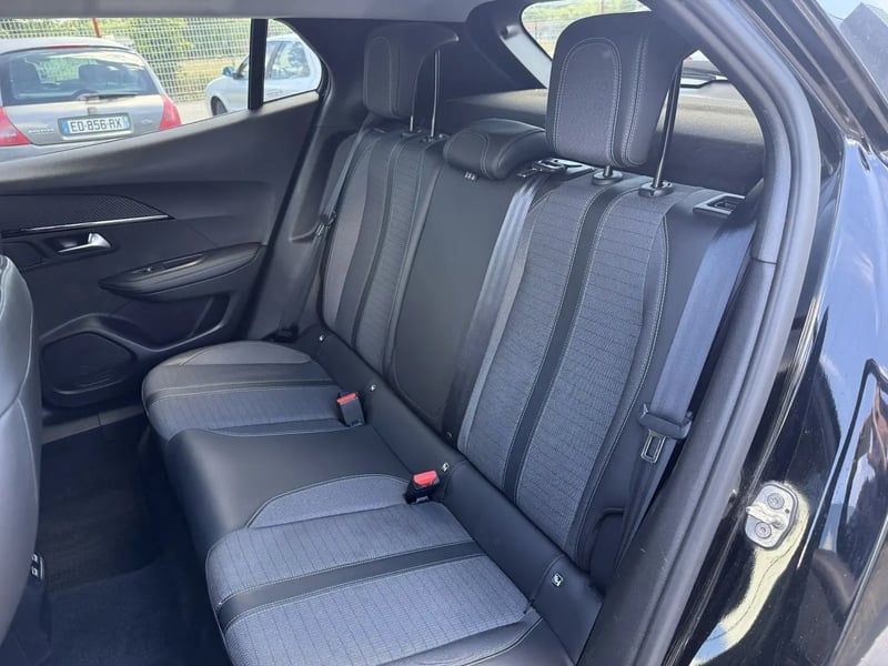 Photo de la voiture PEUGEOT 2008 BlueHDi 110 S&S BVM6 Allure Pack