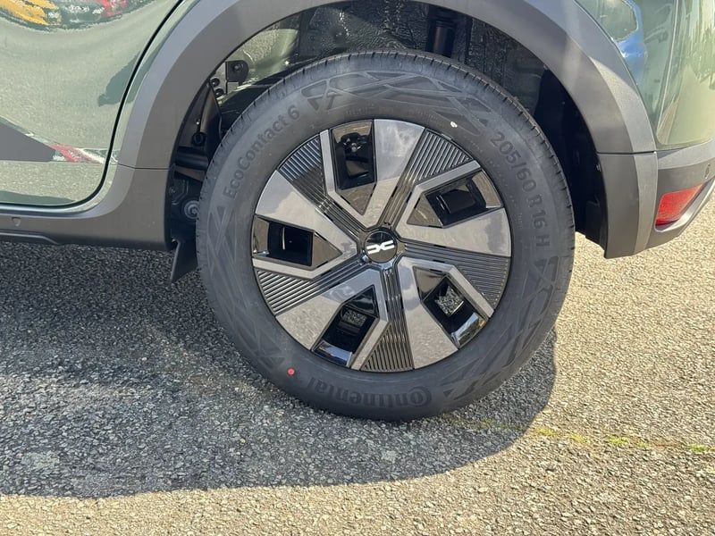 Photo de la voiture DACIA SANDERO ECO-G 100 GSR2 Stepway Expression