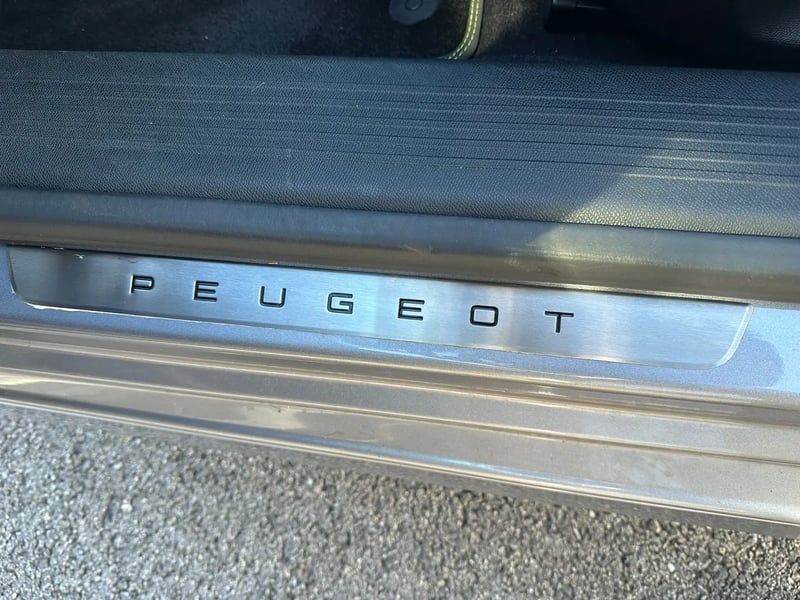 Photo de la voiture PEUGEOT 308 PureTech 130ch S&S EAT8 GT