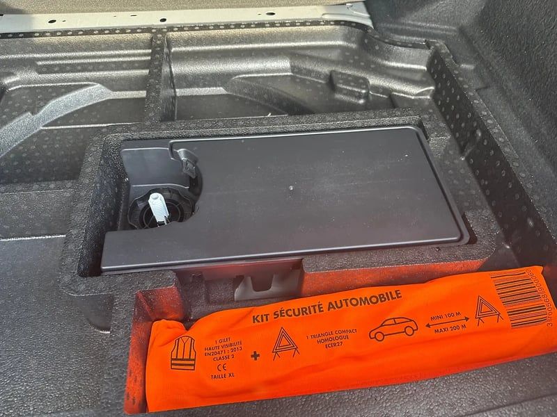 Photo de la voiture PEUGEOT 308 PureTech 130ch S&S EAT8 GT