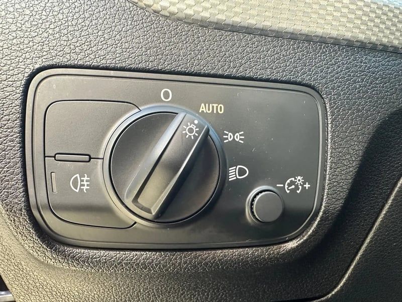 Photo de la voiture AUDI Q2 35 TFSI 150 S tronic 7 S line