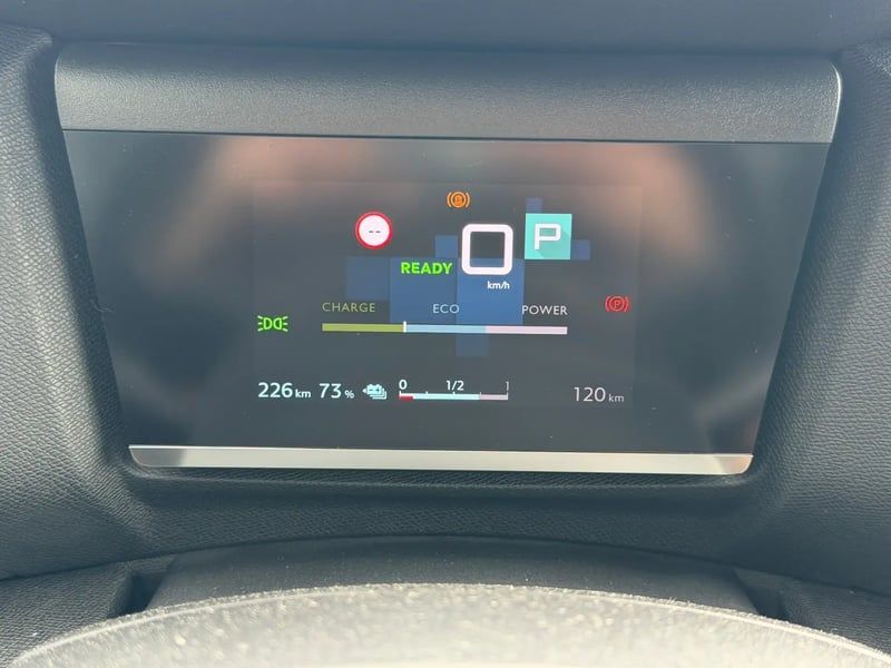 Photo de la voiture CITROEN E-C4 136 ch autonomie standard Automatique Plus