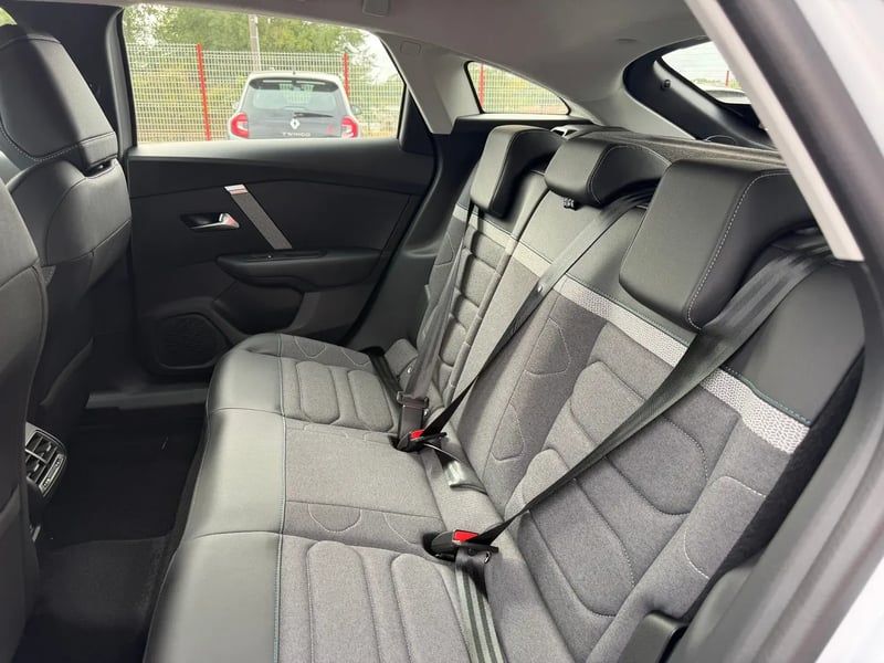 Photo de la voiture CITROEN E-C4 136 ch autonomie standard Automatique Plus