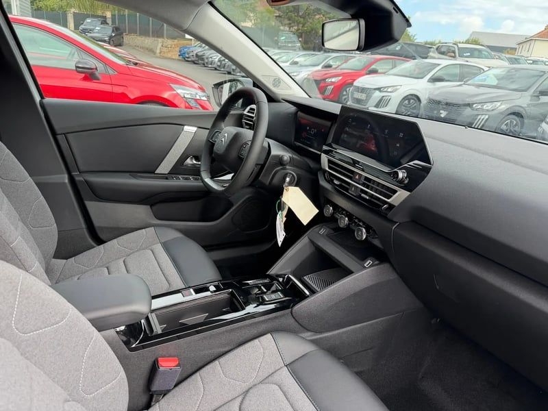 Photo de la voiture CITROEN E-C4 136 ch autonomie standard Automatique Plus