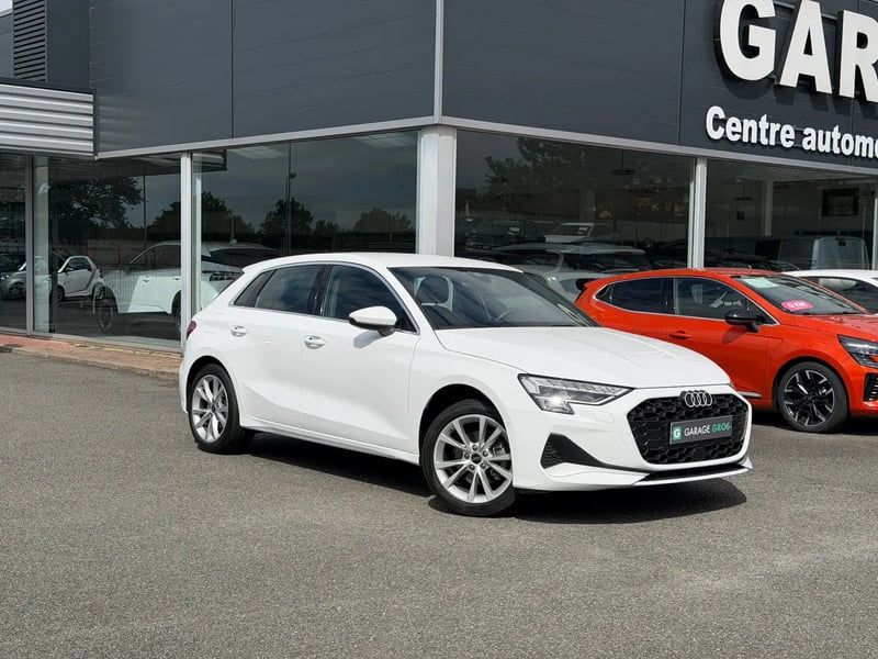 Photo de la voiture AUDI A3 SPORTBACK TFSI Mild Hybrid 116 S tronic 7 Design