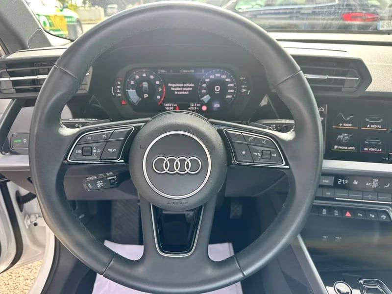 Photo de la voiture AUDI A3 SPORTBACK TFSI Mild Hybrid 116 S tronic 7 Design