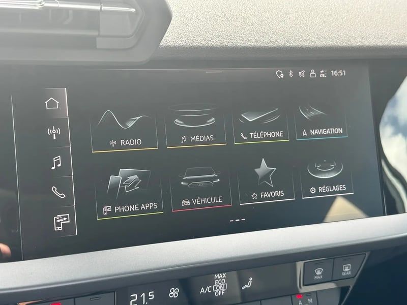 Photo de la voiture AUDI A3 SPORTBACK TFSI Mild Hybrid 116 S tronic 7 Design