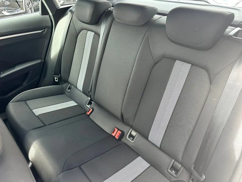 Photo de la voiture AUDI A3 SPORTBACK TFSI Mild Hybrid 116 S tronic 7 Design