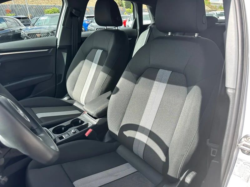 Photo de la voiture AUDI A3 SPORTBACK TFSI Mild Hybrid 116 S tronic 7 Design