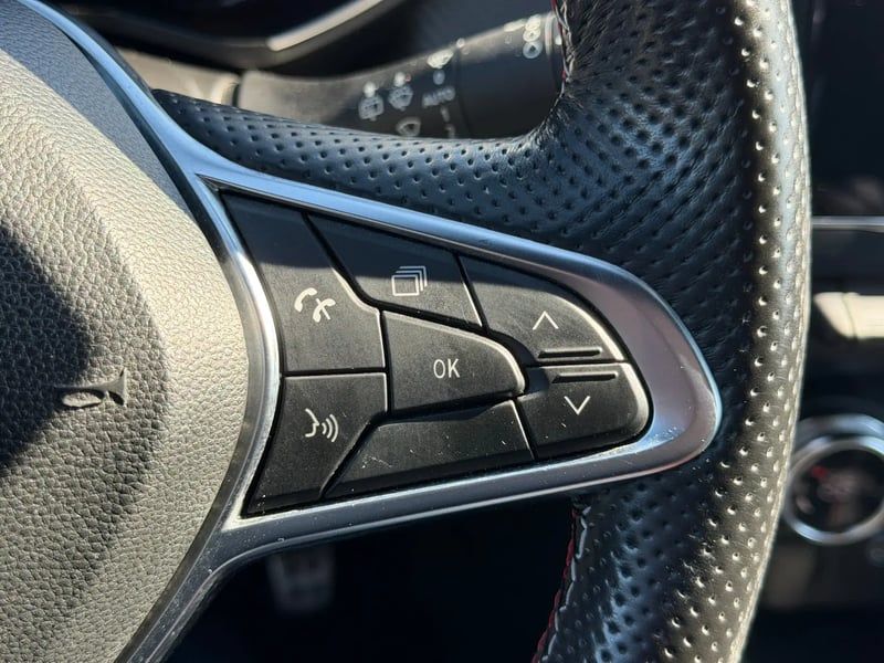 Photo de la voiture RENAULT CLIO V TCe 90 RS Line