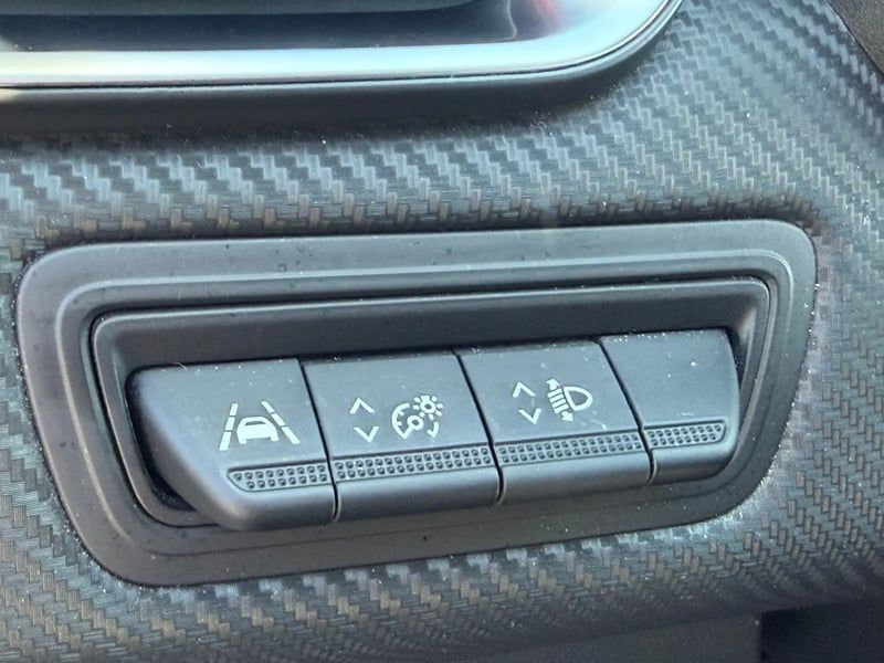 Photo de la voiture RENAULT CLIO V TCe 90 RS Line