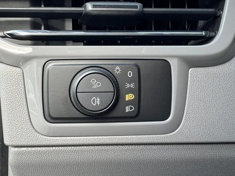 Photo de la voiture VOLKSWAGEN TRANSPORTER PROCAB L1H1 2.0 TDI 170 BVA8 BUSINESS - 4P