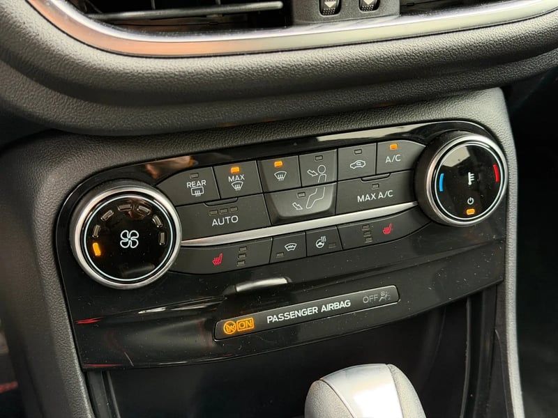 Photo de la voiture FORD PUMA 1.0 EcoBoost 155 ch mHEV S&S Powershift ST-Line