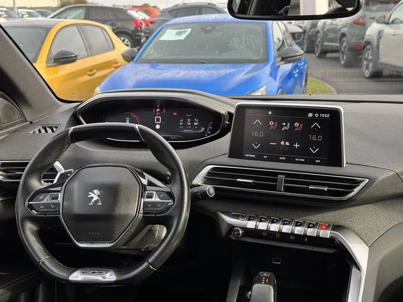 Photo de la voiture PEUGEOT 3008 BlueHDi 130ch S&S EAT8 GT Line