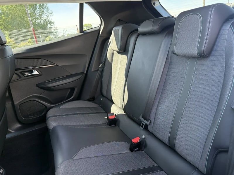 Photo de la voiture PEUGEOT 2008 BlueHDi 110 S&S BVM6 Allure Pack