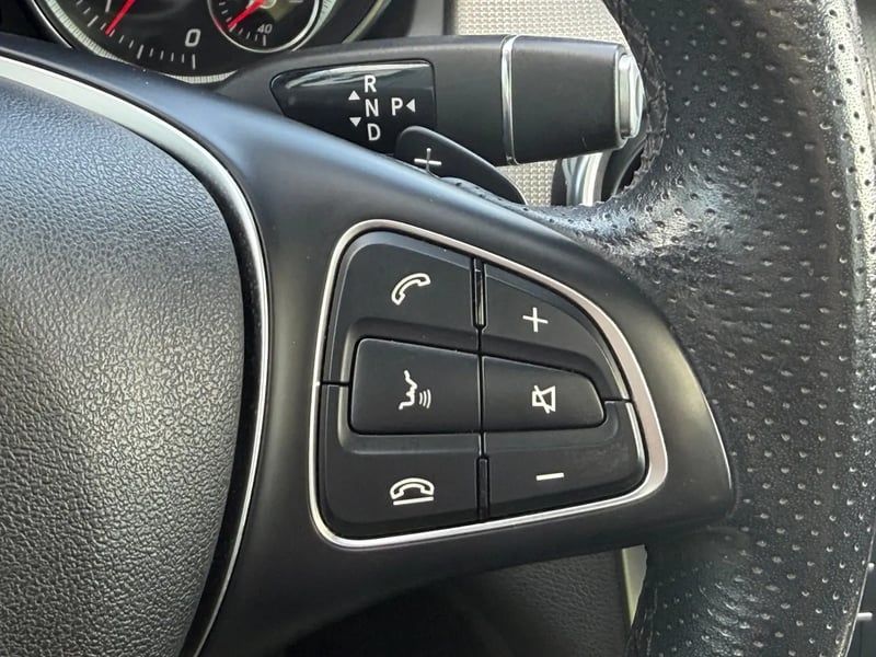 Photo de la voiture MERCEDES-BENZ GLA 200 d 7-G DCT Sensation