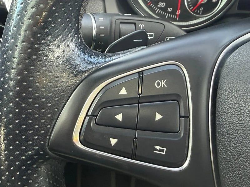 Photo de la voiture MERCEDES-BENZ GLA 200 d 7-G DCT Sensation