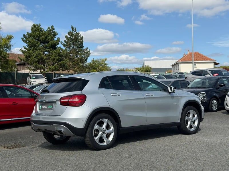 Photo de la voiture MERCEDES-BENZ GLA 200 d 7-G DCT Sensation
