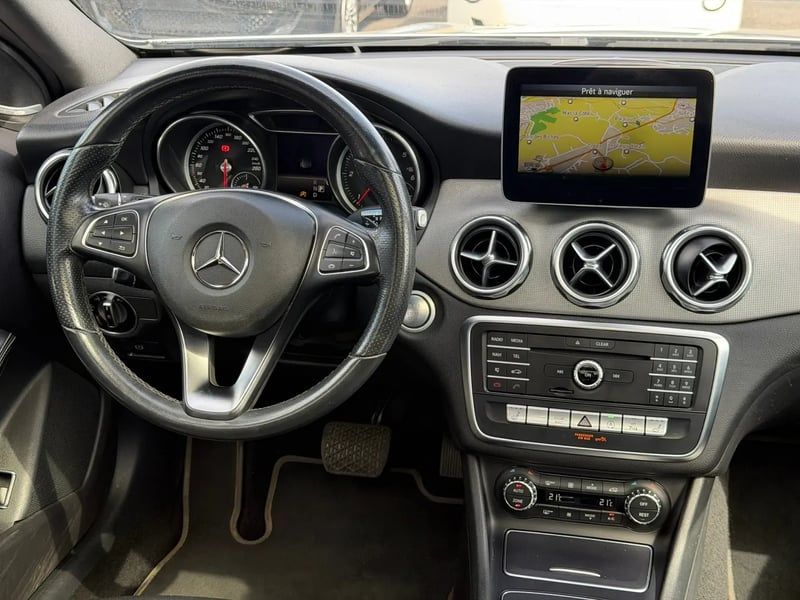 Photo de la voiture MERCEDES-BENZ GLA 200 d 7-G DCT Sensation
