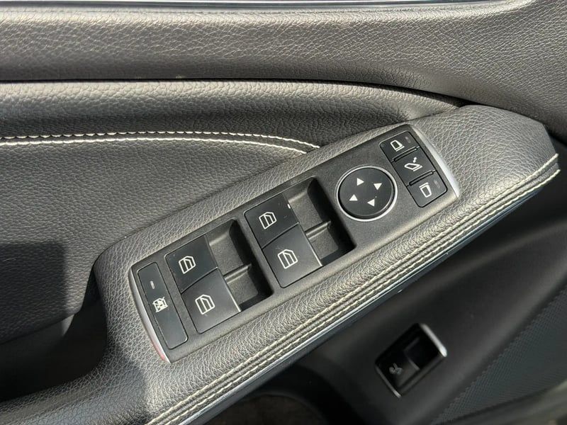 Photo de la voiture MERCEDES-BENZ GLA 200 d 7-G DCT Sensation