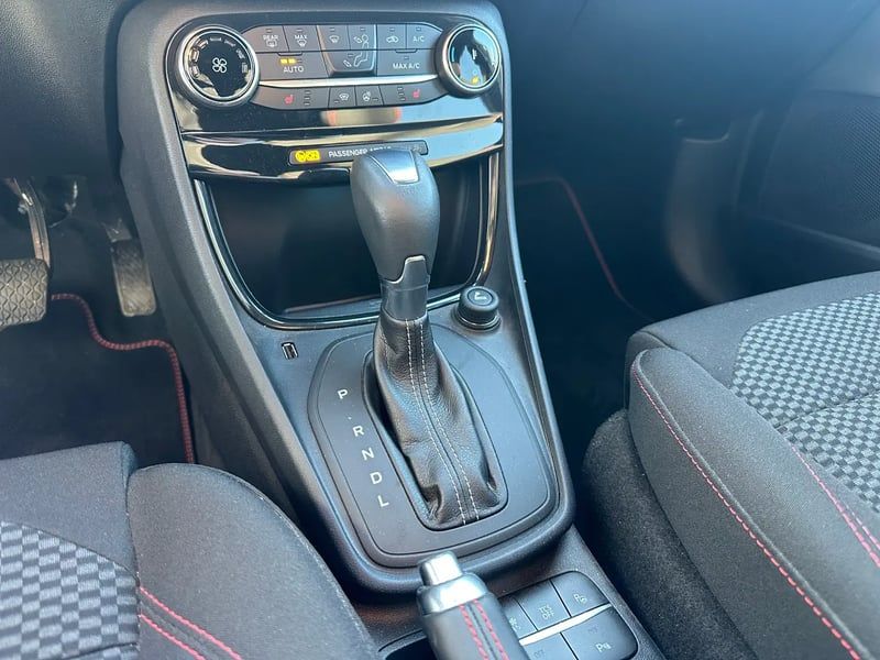 Photo de la voiture FORD PUMA 1.0 EcoBoost 155 ch mHEV S&S Powershift ST-Line
