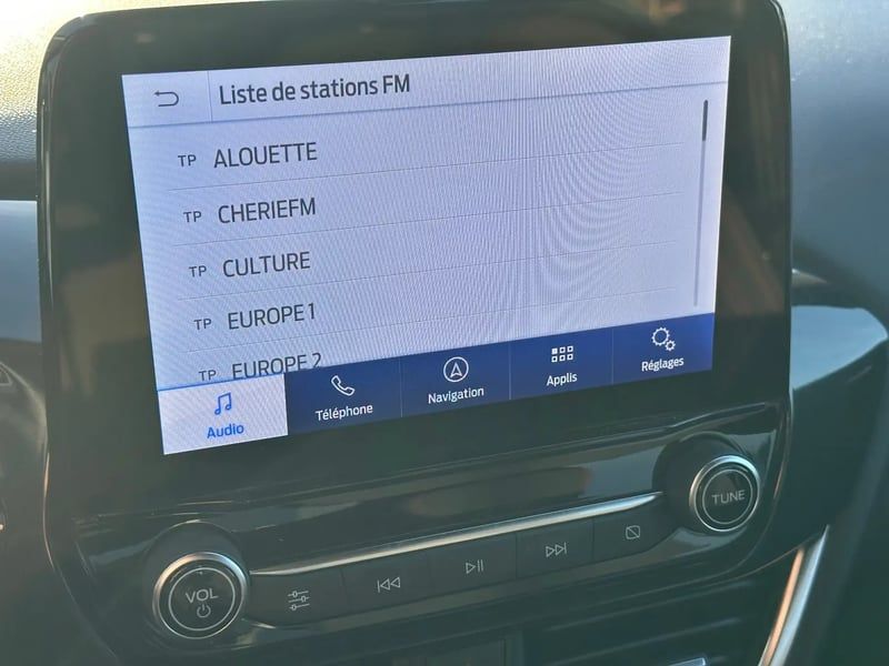 Photo de la voiture FORD PUMA 1.0 EcoBoost 155 ch mHEV S&S Powershift ST-Line
