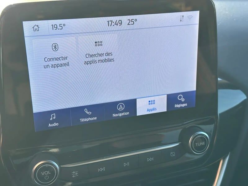 Photo de la voiture FORD PUMA 1.0 EcoBoost 155 ch mHEV S&S Powershift ST-Line