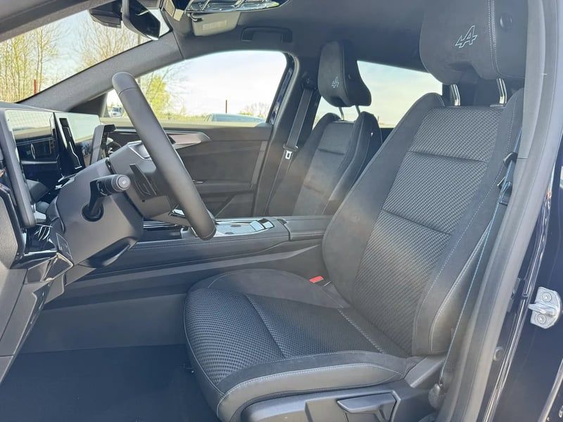 Photo de la voiture RENAULT ESPACE VI E-Tech full hybrid 200 GSR2 esprit Alpine