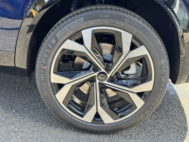 Photo de la voiture RENAULT ESPACE VI E-Tech full hybrid 200 GSR2 esprit Alpine