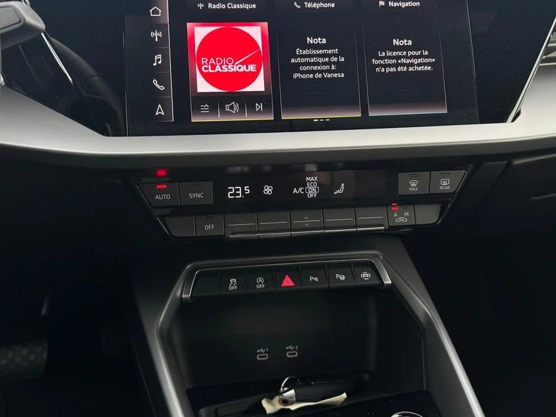 Photo de la voiture AUDI A3 BERLINE TFSI Mild Hybrid 116 S tronic 7 Design