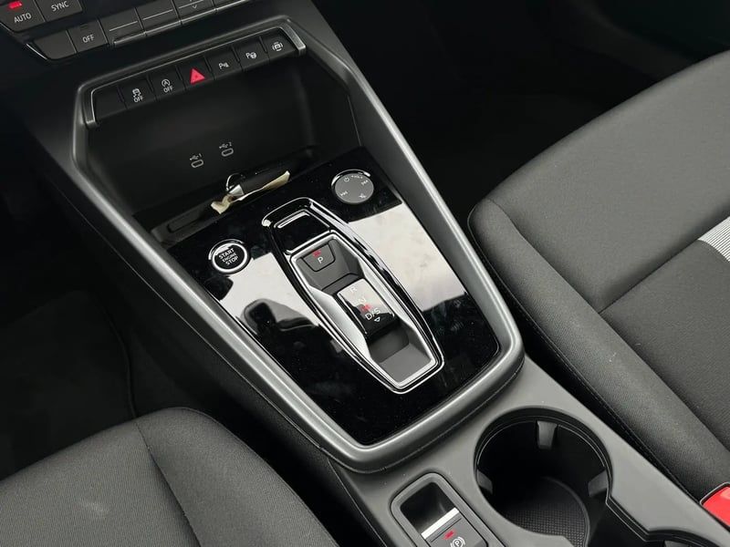 Photo de la voiture AUDI A3 BERLINE TFSI Mild Hybrid 116 S tronic 7 Design