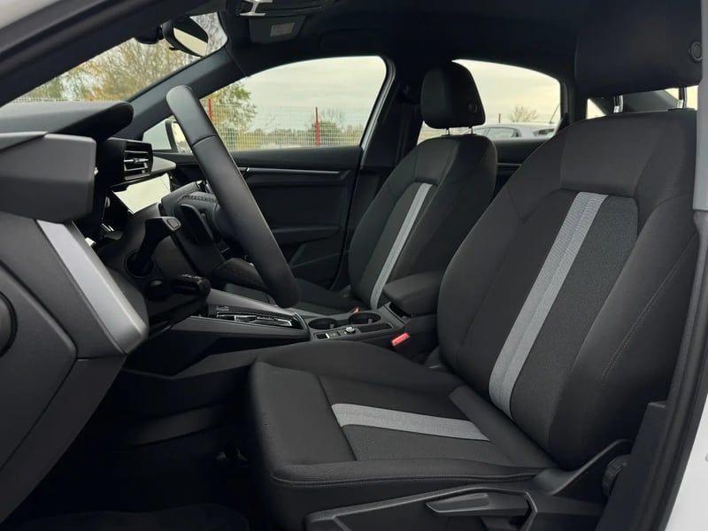 Photo de la voiture AUDI A3 BERLINE TFSI Mild Hybrid 116 S tronic 7 Design